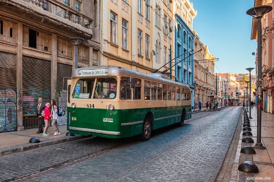 El trolebús por el plan de la ciudad